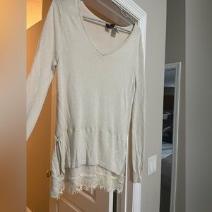 Beautiful light BKE sweater from The Buckle